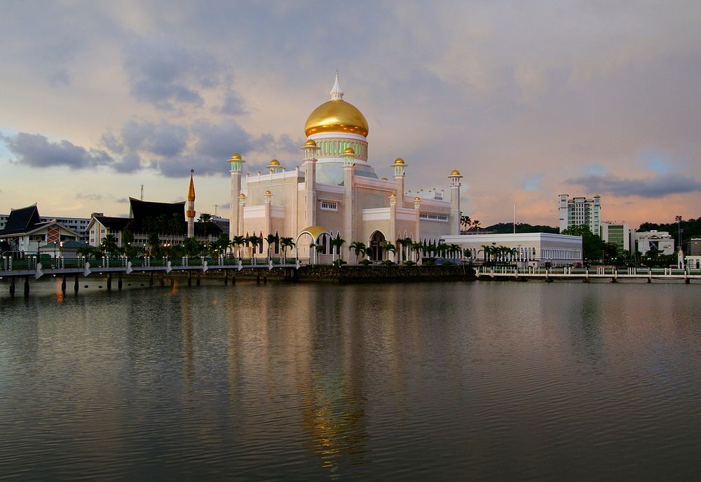 Sultan Omar Ali Saifuddin Mosque.