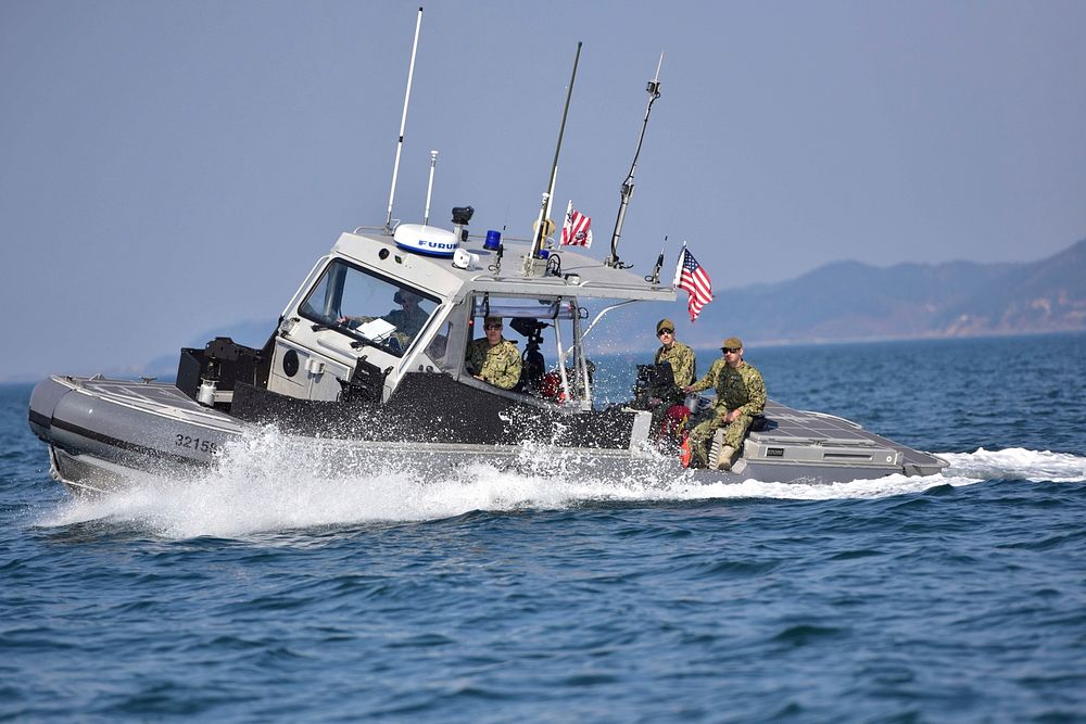 U.S. Coast Guardsmen assigned to Coast Guard Port Security Unit 312 conduct an underway area familiarization patrol aboard a…
