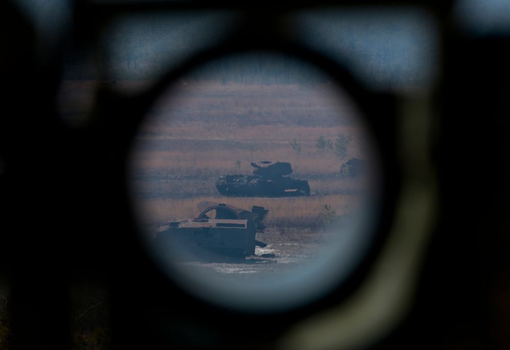 The view through a BGM-71 TOW 2B Aero missile holder during training at Joint Base McGuire-Dix-Lakehurst, N.J., March 23…