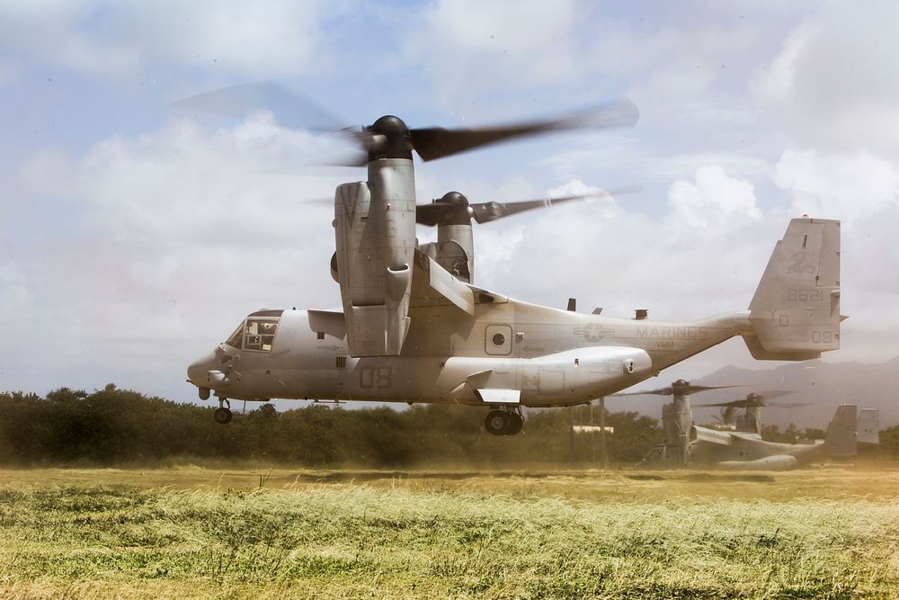 A U.S. Marine Corps MV-22 Osprey aircraft with Marine Medium Tiltrotor Squadron (VMM) 268 departs the Boondocker Training…