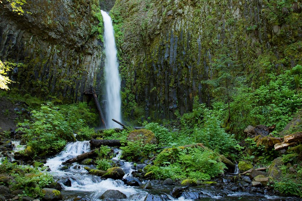 Dry Creek Falls, Oregon. Free Photo rawpixel