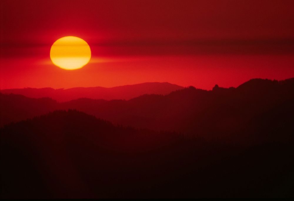 Sunset, Umpqua National Forest.jpg. Original public domain image from Flickr