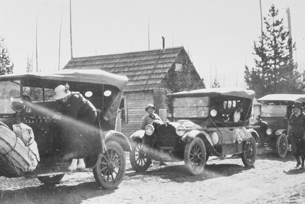 First car to reach Government Camp along Mt Hood Loop Hwy. Original public domain image from Flickr