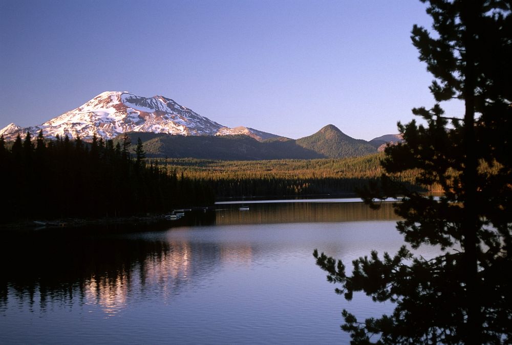 South Sister and Elk Lake, Deschutes National Forest. Original public domain image from Flickr