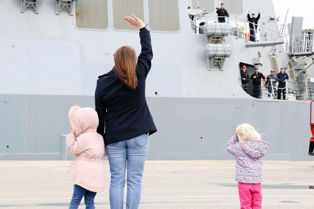 Naval Station Rota, Spain (Jan. 8, 2018) Family members bid farewell to the Arleigh Burke-class guided-missile destroyer USS…