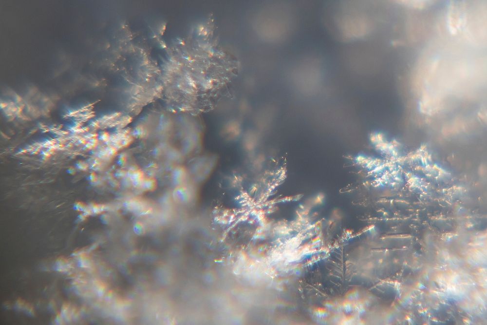 Snow crystals glittering in strong direct sunlight 03 - cropped
