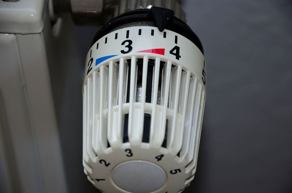 Thermostat heating radiator. Free public domain CC0 photo.