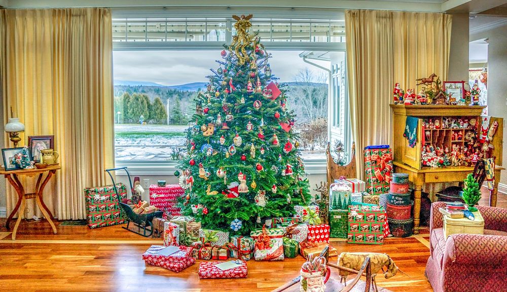 Christmas tree in living room. Free public domain CC0 photo.