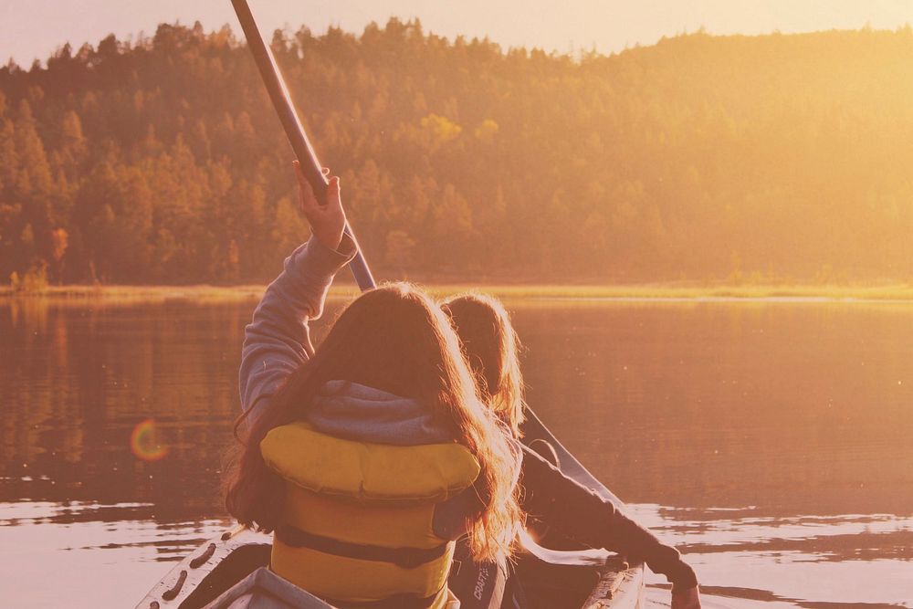 Free 2 women canoeing image, public domain CC0 photo.