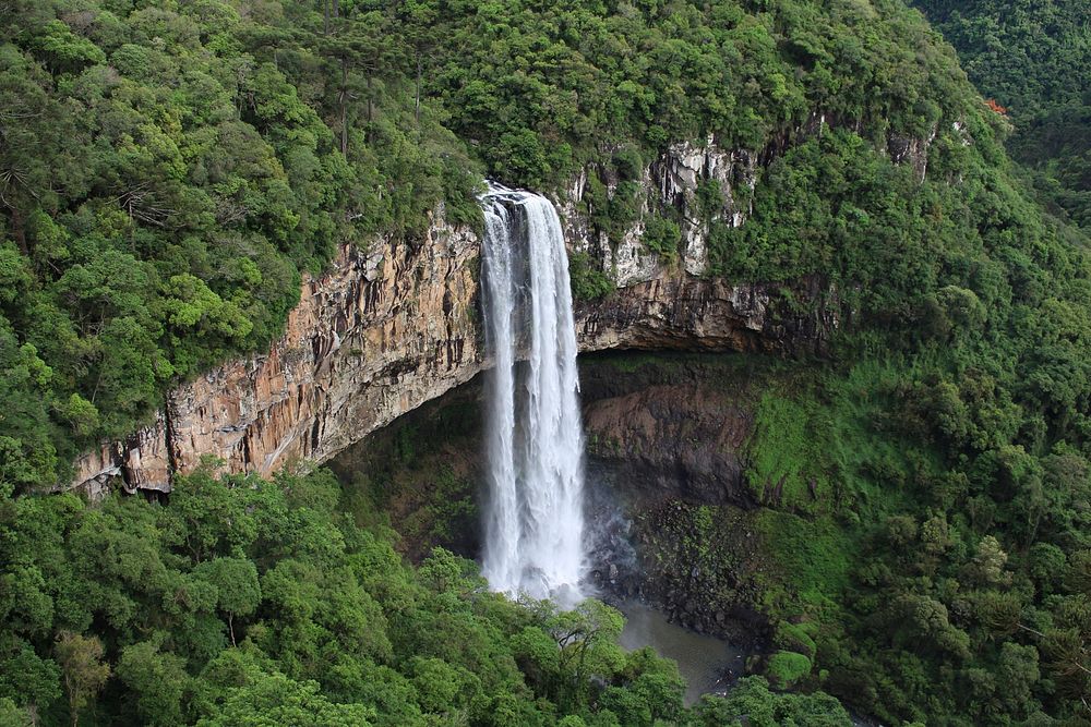 Cascata do Caracol, Brazil waterfall. Free public domain CC0 image.