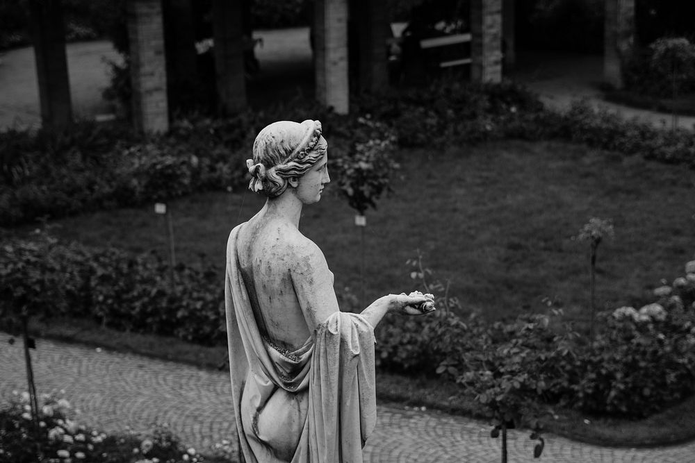 Woman statue in Mainau, Lake Constance. Free public domain CC0 photo.