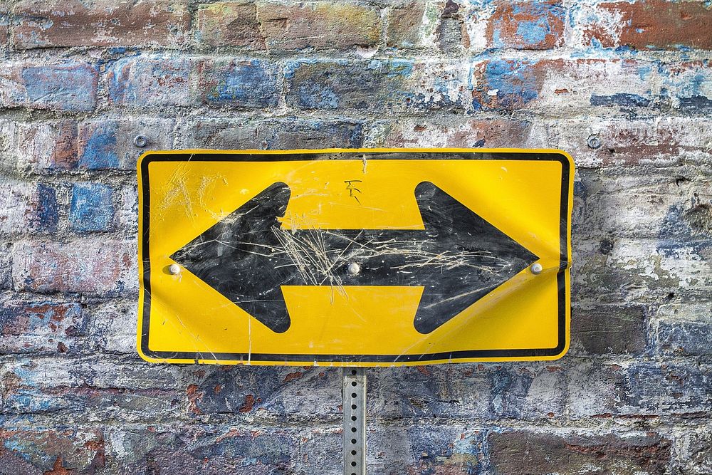Arrow sign on brick wall. Free public domain CC0 photo.