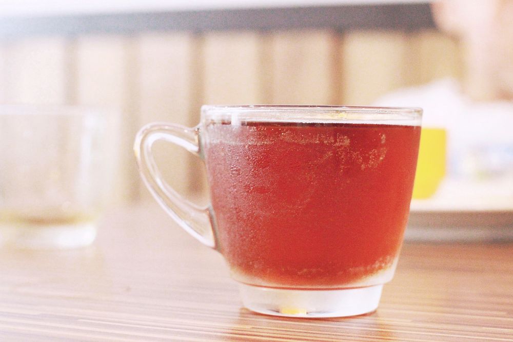 Coffee cup on a table. Free public domain CC0 image