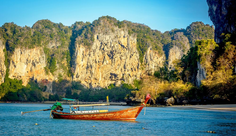 Longtail boat in Southern Thailand, holidays travel desination. Free public domain CC0 photo.