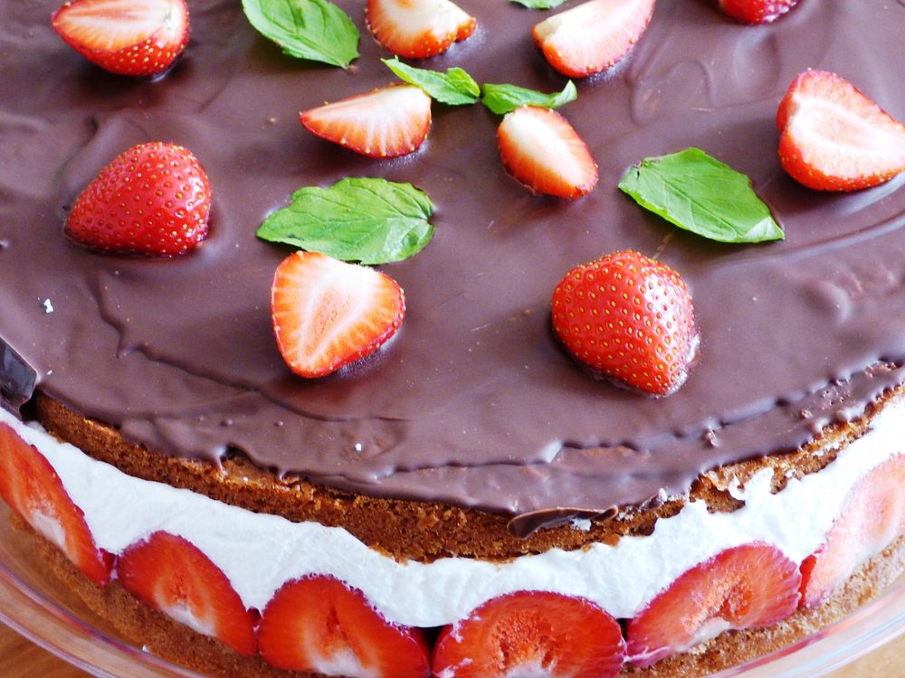 Strawberry chocolate cake. Free public domain CC0 photo.