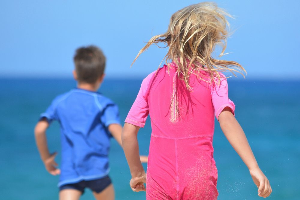 Kids running to beach. Free public domain CC0 photo.
