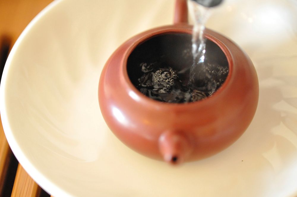 Teapot & boiling water. Free public domain CC0 image