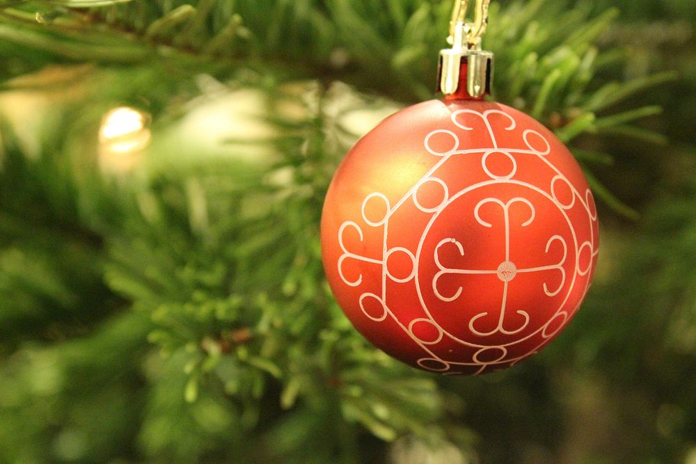 Close up on red Christmas tree ornament. Free public domain CC0 photo.