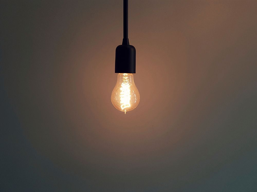 Vintage light bulb, free public domain CC0 image.