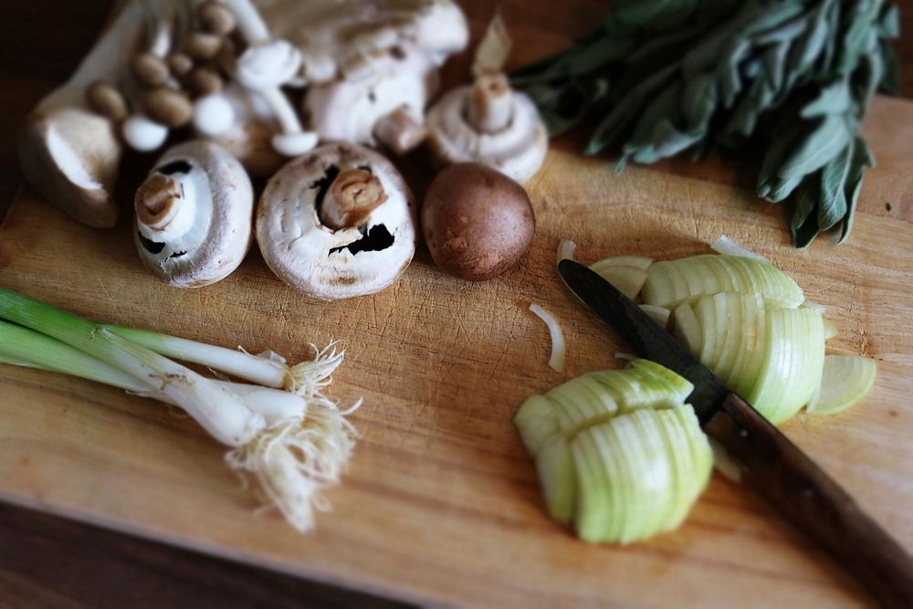 Free chopped onions, green onions and mushrooms on chopping board image, public domain vegetable CC0 photo.