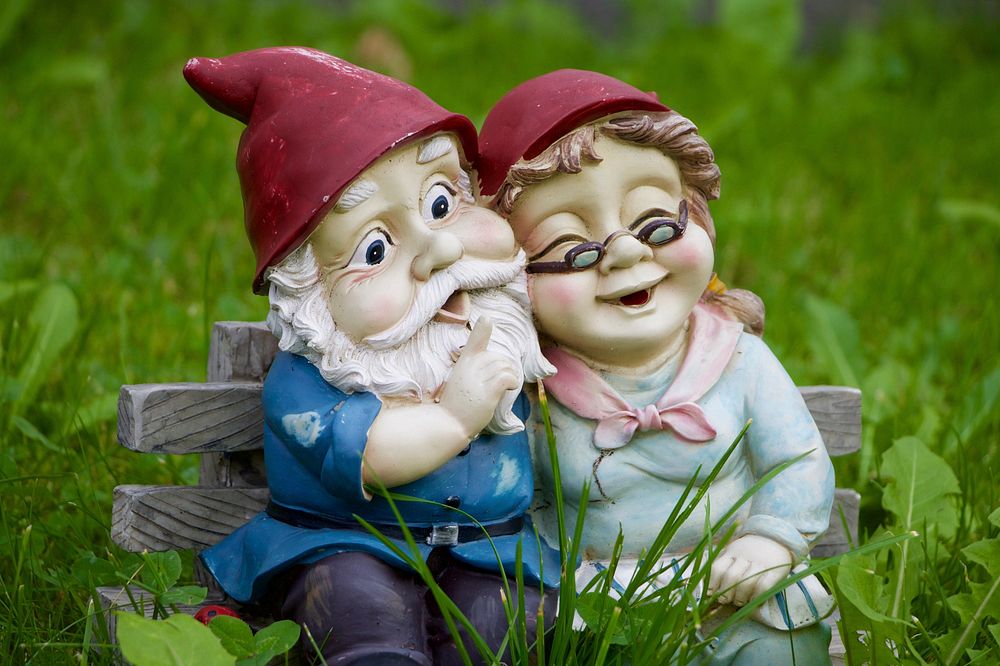 Garden gnome couple. Free public domain CC0 photo.