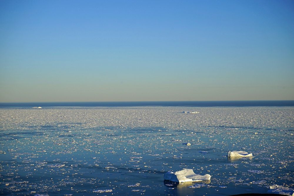 Frozen lake during daytime. Free public domain CC0 image.