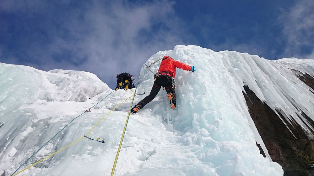 Climbing on ice, extreme sports photography. Free public domain CC0 photo.