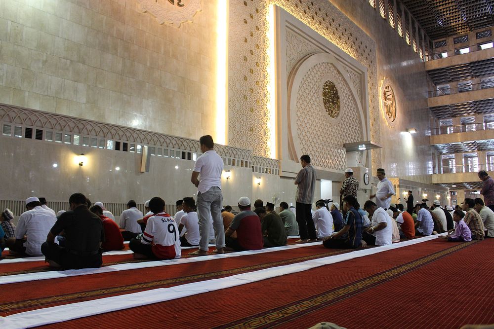 Islamic people praying in mosque. Free public domain CC0 image.
