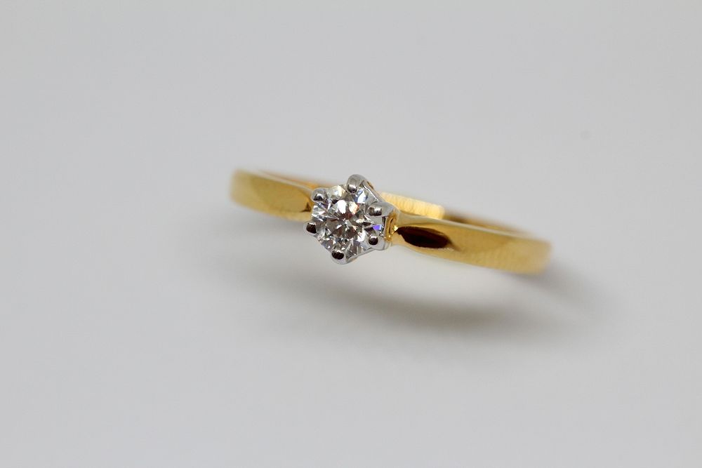 Simple and elegant diamond ring. Free public domain CC0 photo.