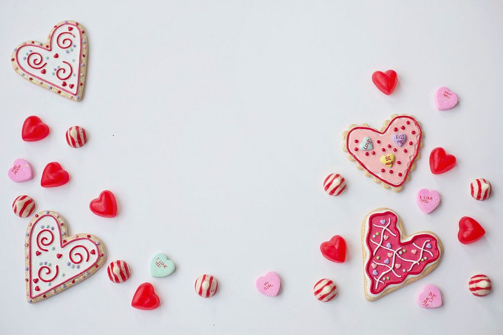 Free heart shaped Valentine's cookie image, public domain food CC0 photo.