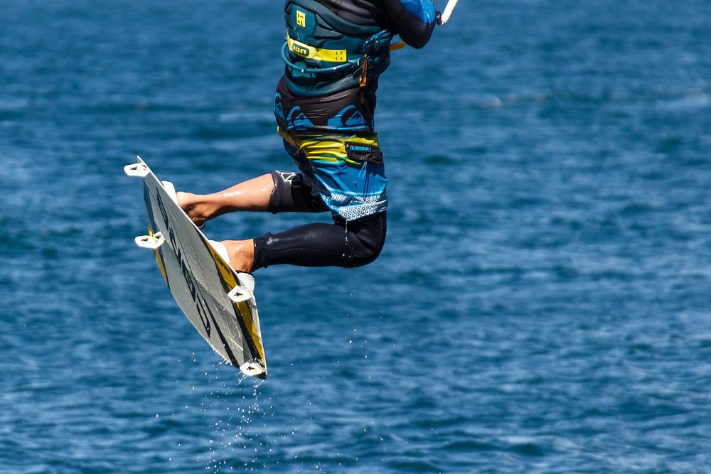 Kite surfing, sports photography. Free public domain CC0 image.