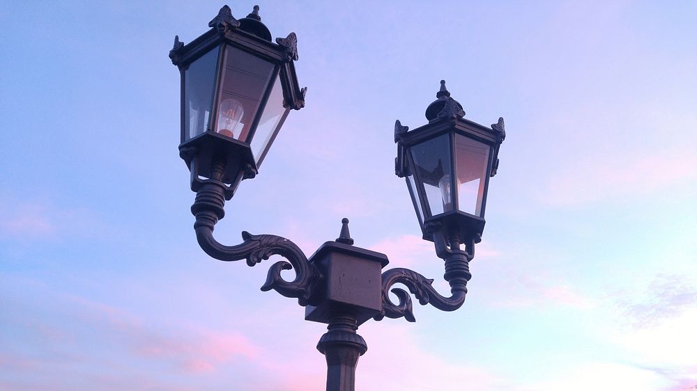 Old-fashioned street lamp. Free public domain CC0 photo