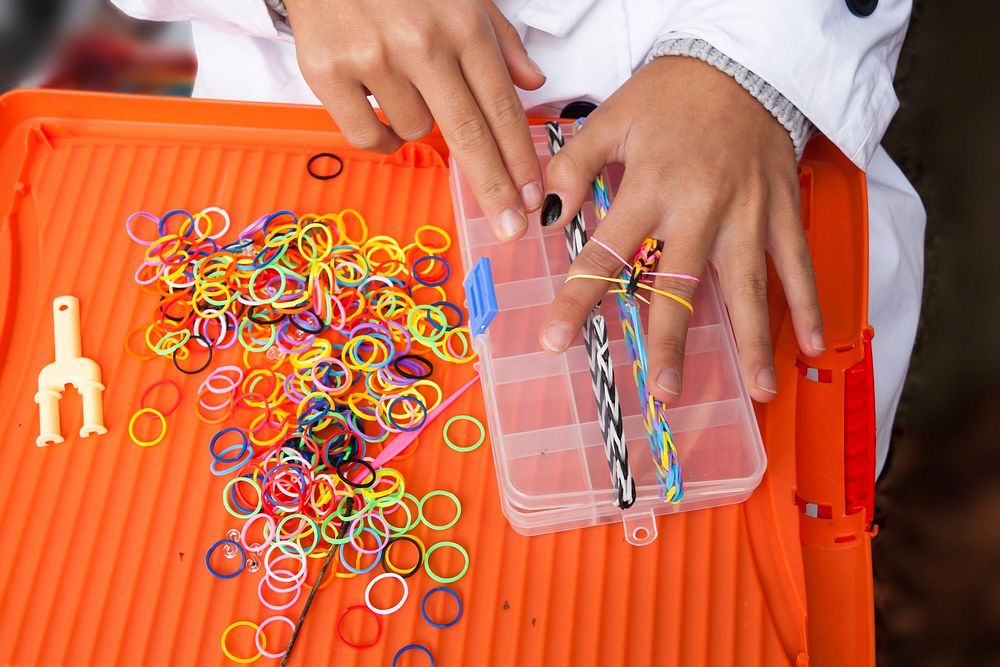 Braiding bracelet with rubber bands. Free public domain CC0 photo.