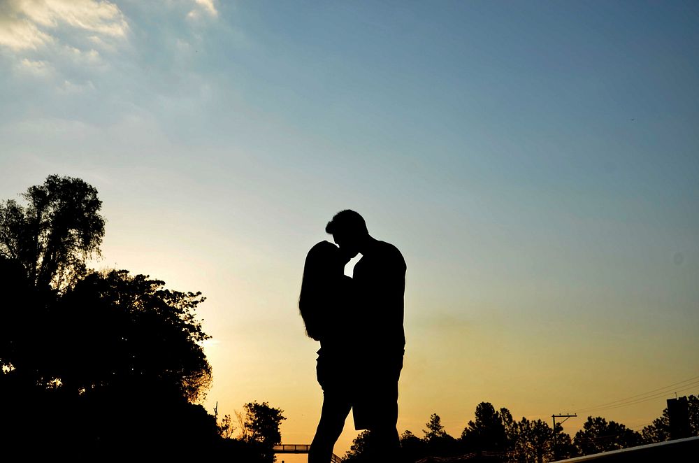 Couple in love, background photo. Free public domain CC0 image.