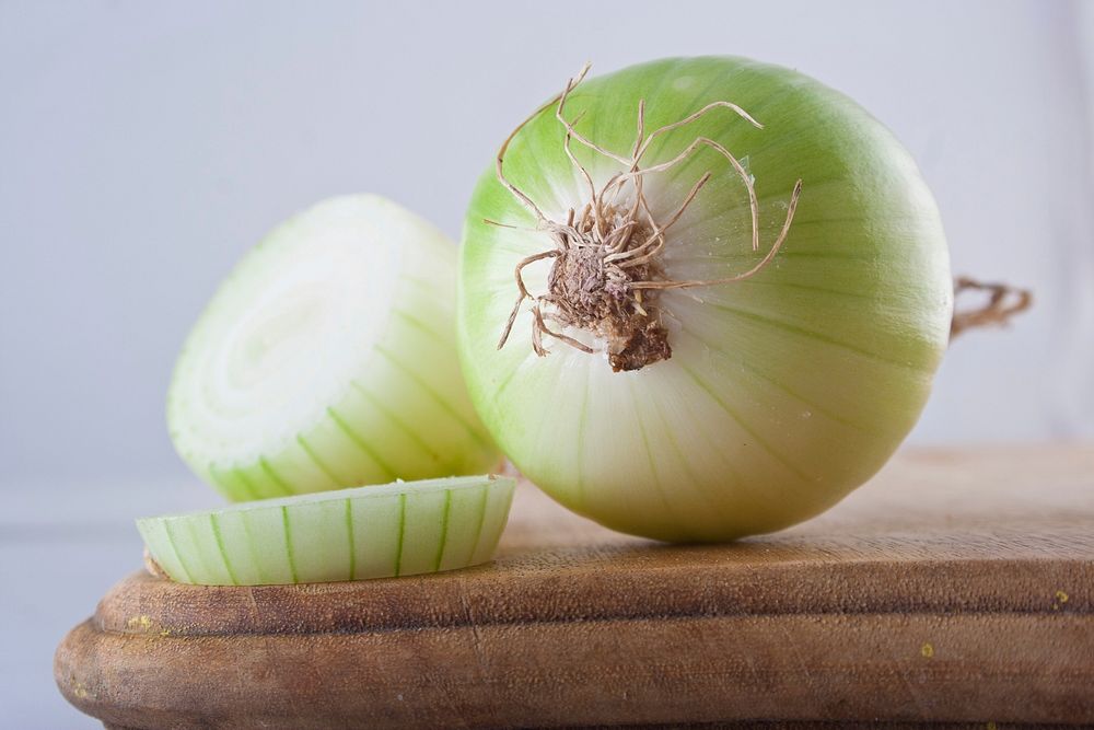 Peeled onion. Free public domain CC0 image