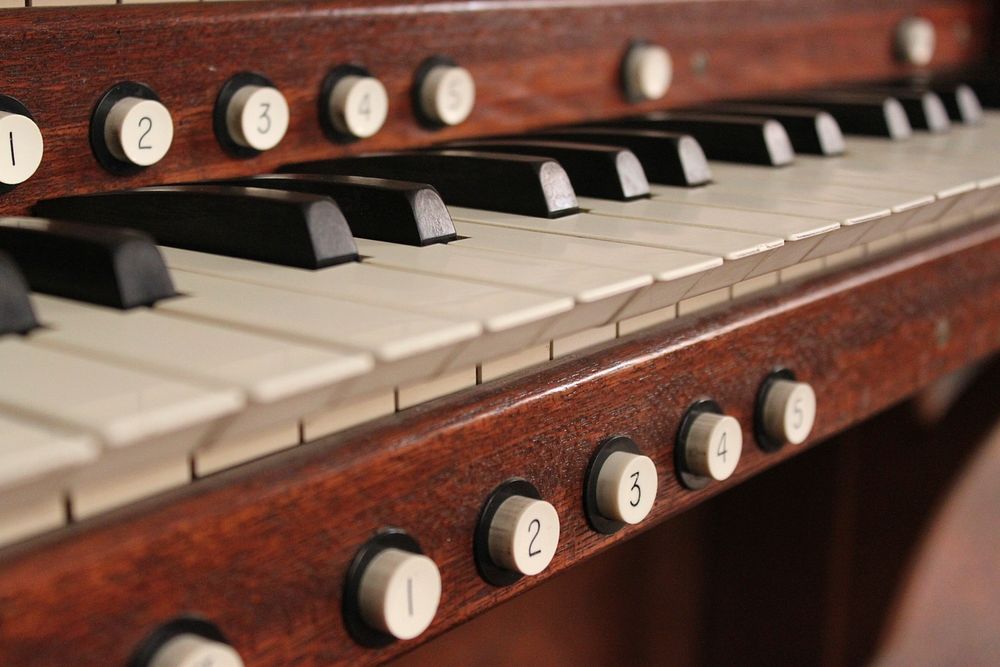 Acoustic piano, musical instrument. Free public domain CC0 photo.