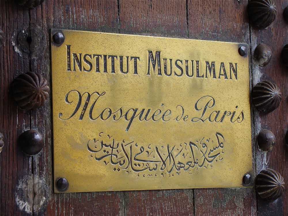 Institute Musulman sign. Free public domain CC0 image.