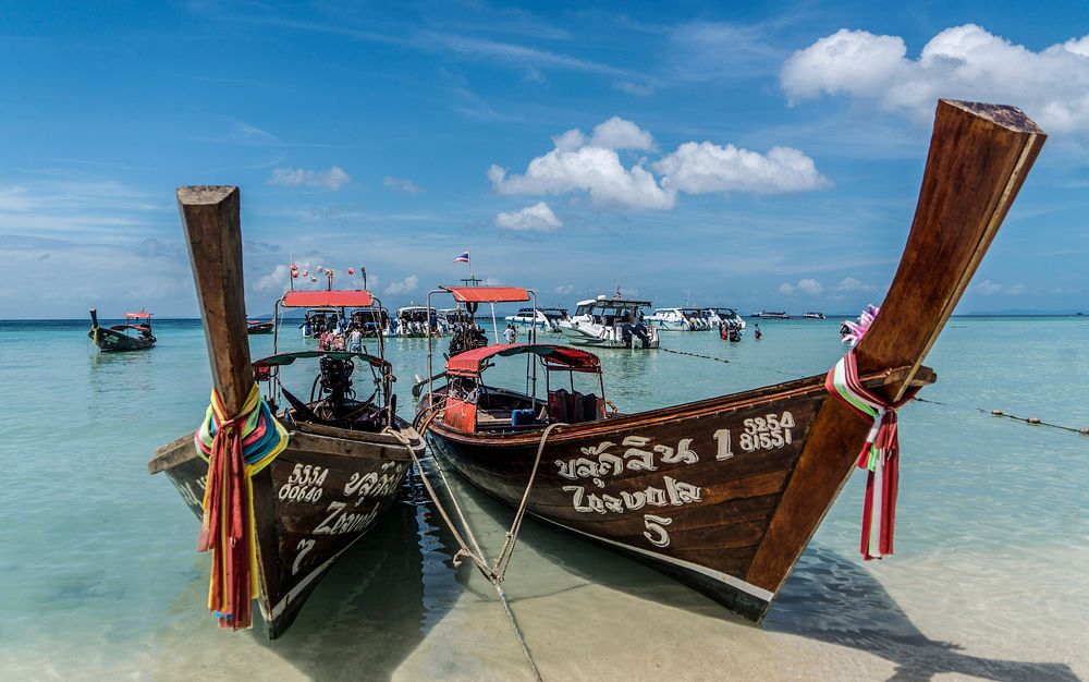 Longtail boat in Southern Thailand, holidays travel desination. Free public domain CC0 photo.