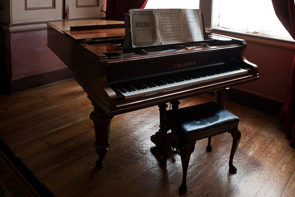 Grand piano, musical instrument. Free public domain CC0 photo.