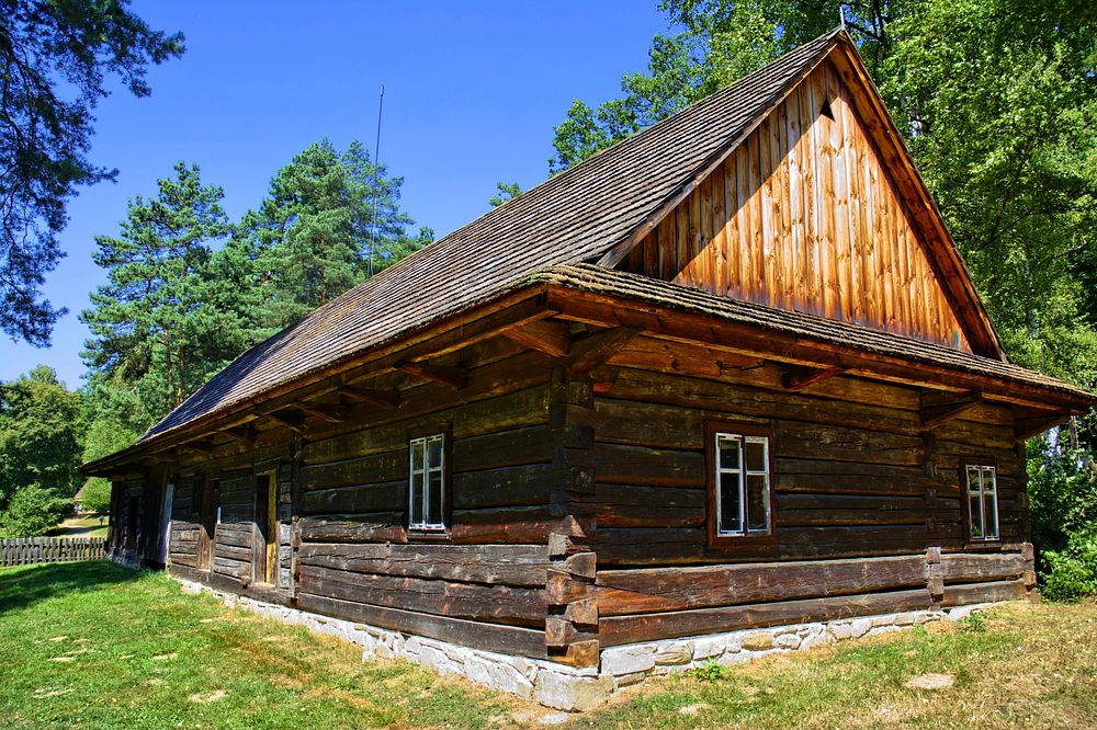 Old cabin in the countryside. Free public domain CC0 photo.