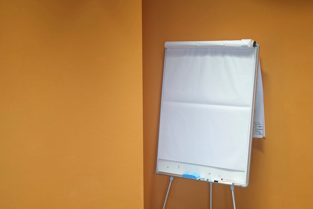 Sheet paper flip whiteboard presentation. Free public domain CC0 photo.
