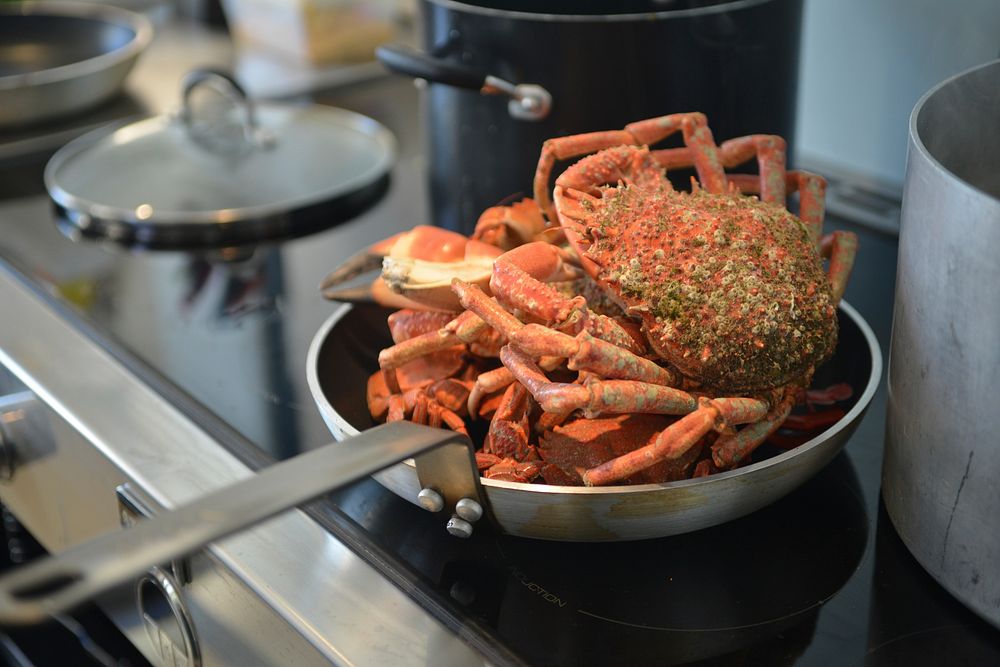Crab on pan. Free public domain CC0 photo.
