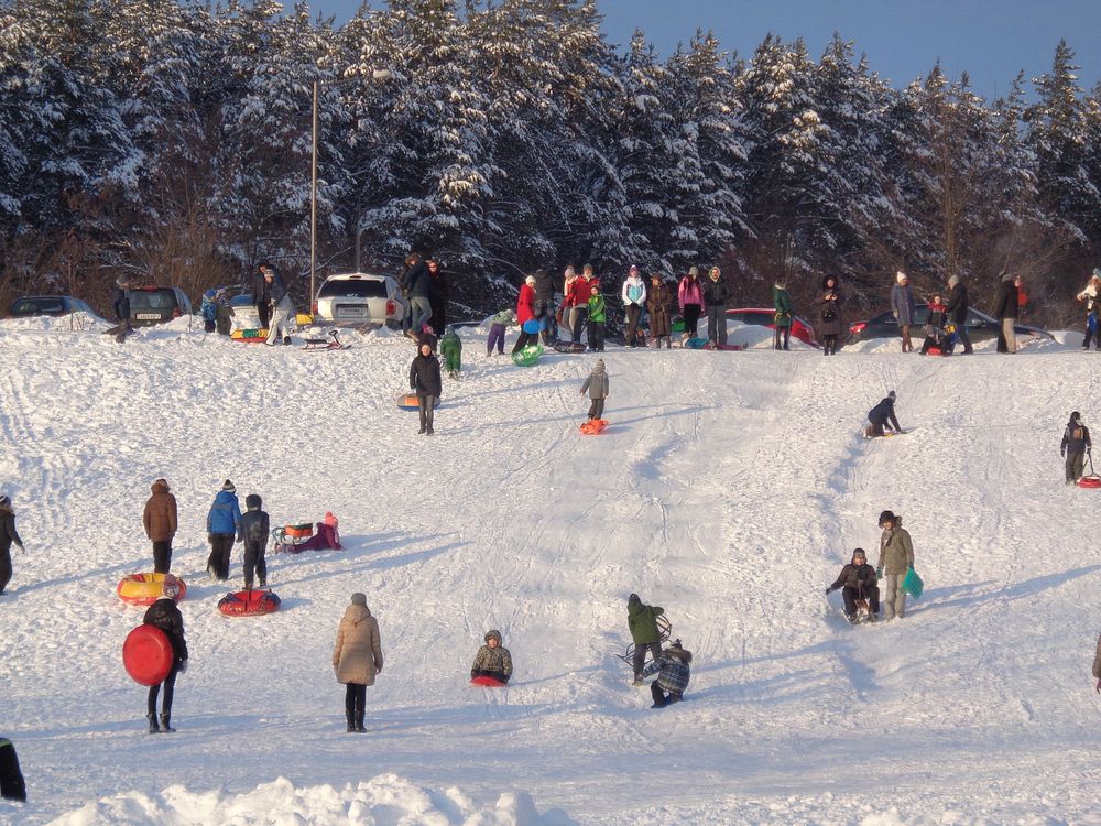 Kids playing in the winter. Free public domain CC0 photo.