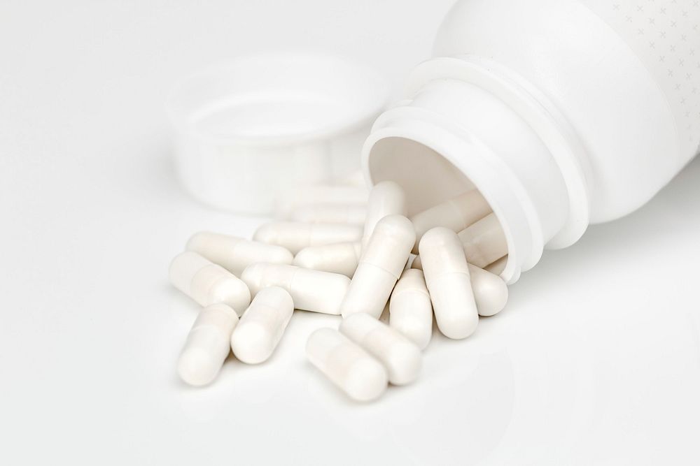 Free white capsule medicine pills image, public domain CC0 photo.