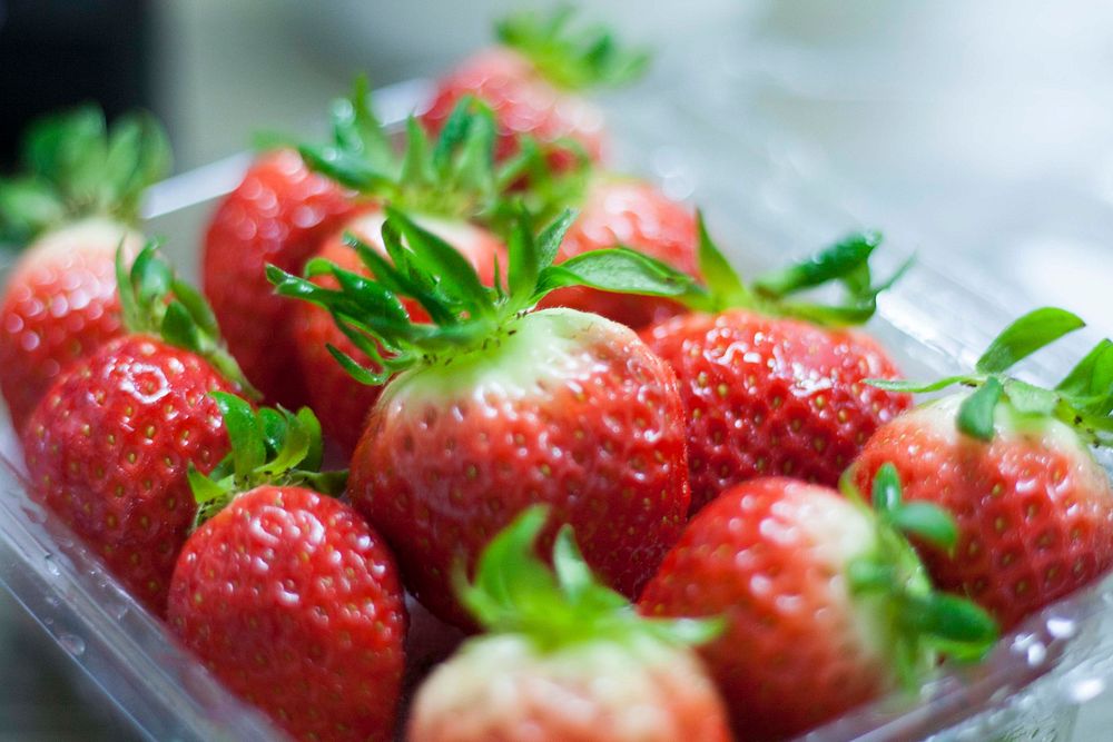 Fresh strawberries in plastic box. Free public domain CC0 image.