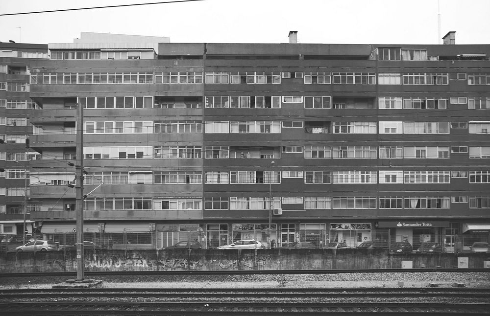 Apartment building, urban architecture. Free public domain CC0 image