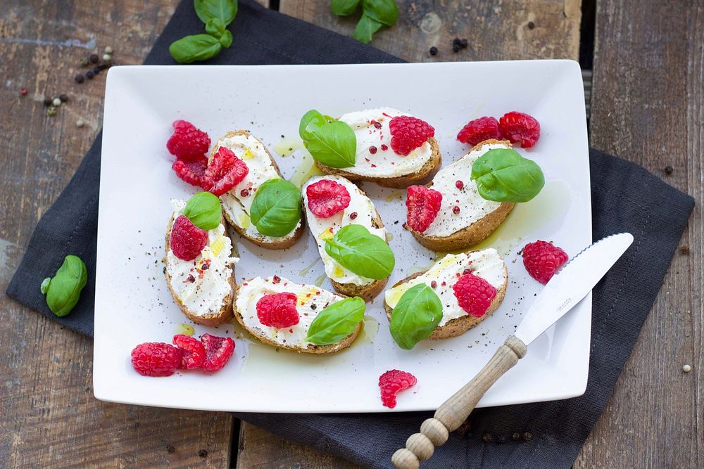 Healthy Raspberry Snack image,  free public domain CC0 photo.