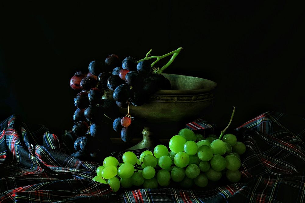 Black & Green Grapes 