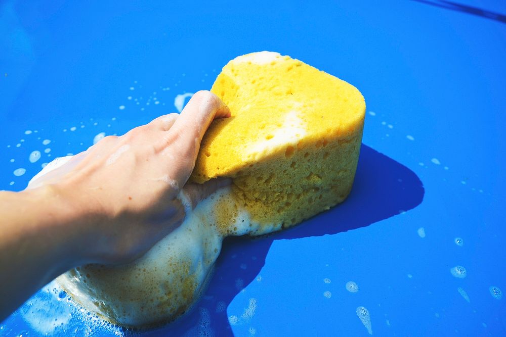 Free washing car with sponge image, public domain people CC0 photo.