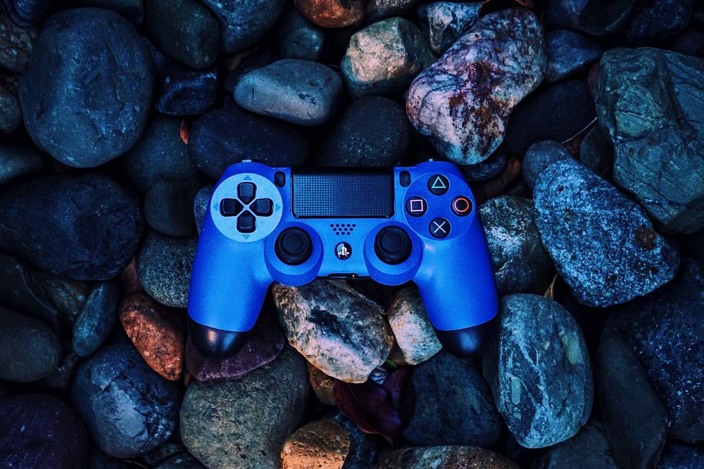 PlayStation4 blue joystick, location unknown, date unknown.